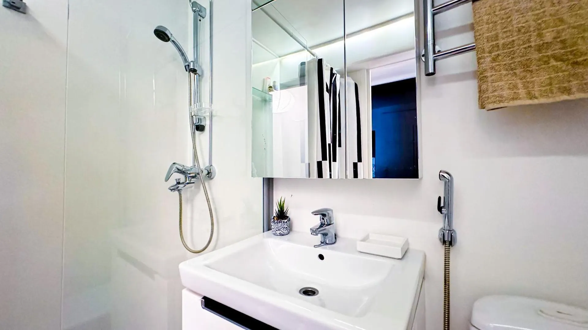 Apartment Vibrant Helsinki Stay 5 Min To Design District Finland
