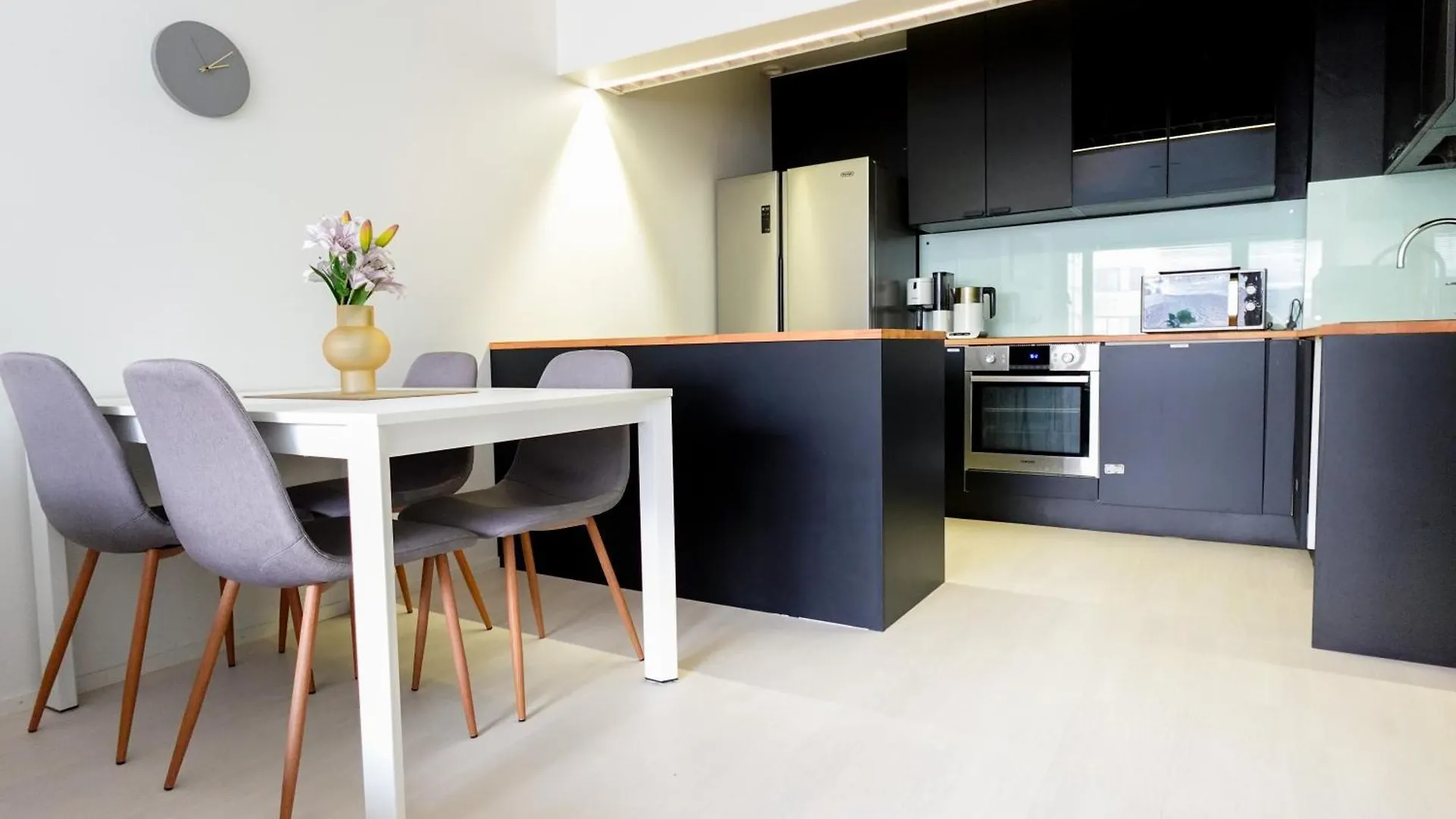 Vibrant Helsinki Stay 5 Min To Design District 0*,  Finland